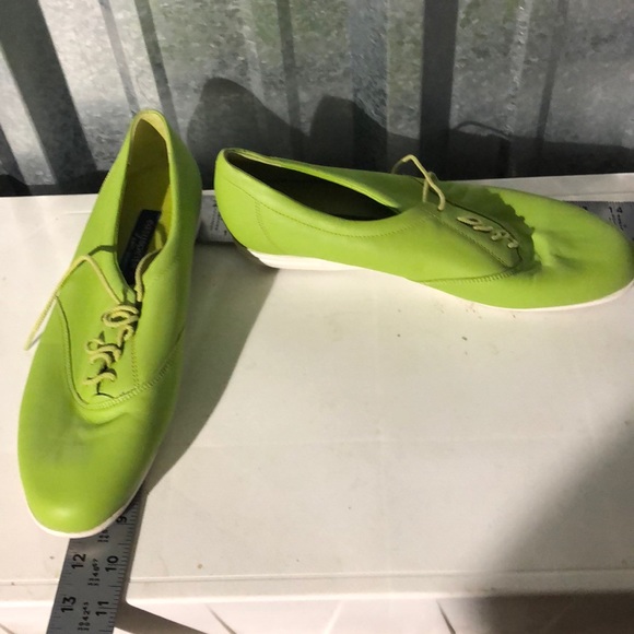 Easy Spirit Shoes - 12 b/2a Easy Spirit lime green tie up loafers.